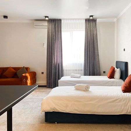 Apart Hotel Beles Алма Ата Екстериор снимка