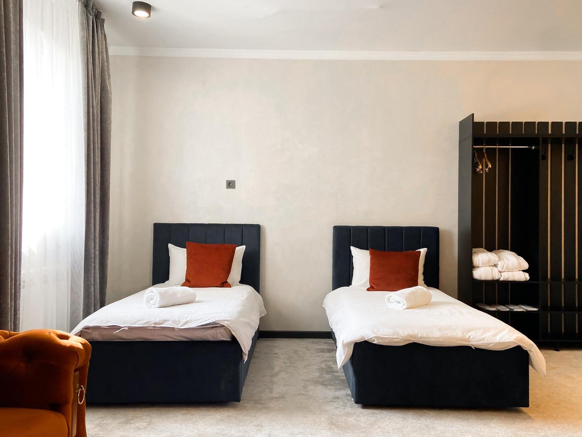 Apart Hotel Beles Алма Ата Екстериор снимка